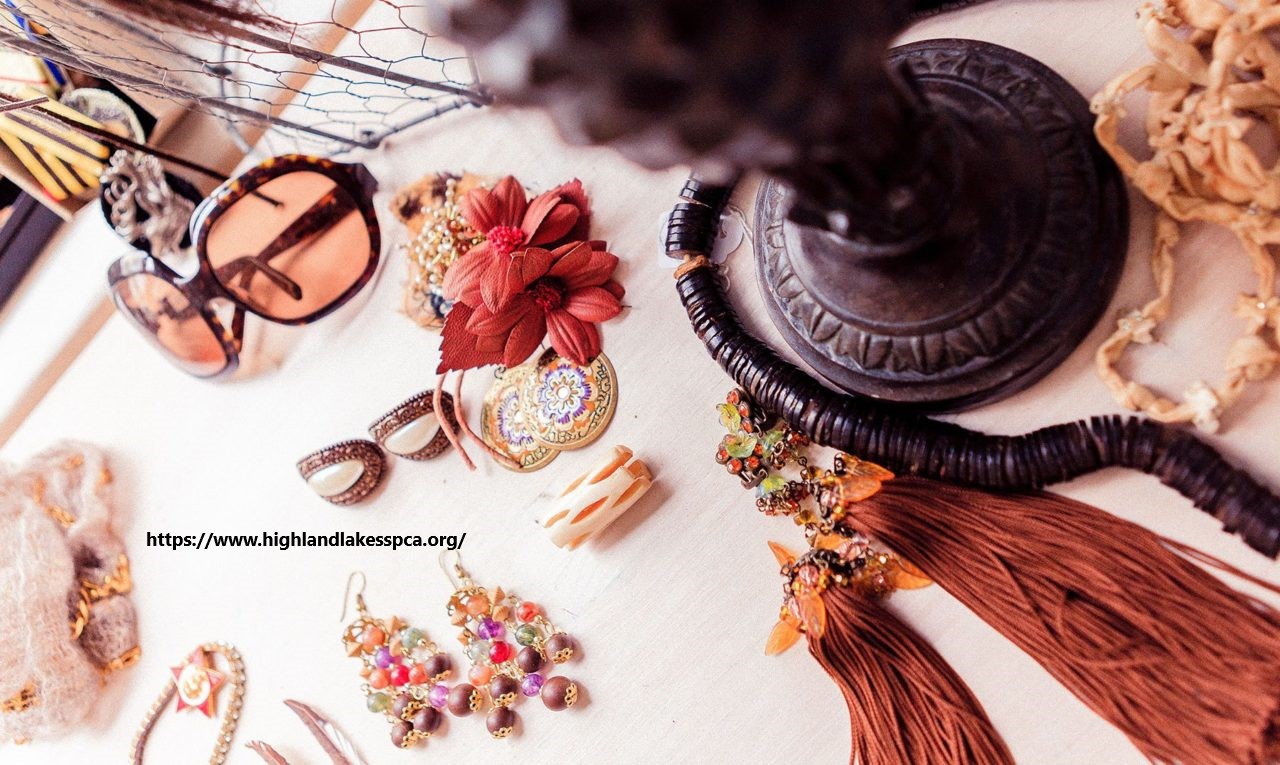 Aksesoris Fashion Yang Harus Anda Miliki